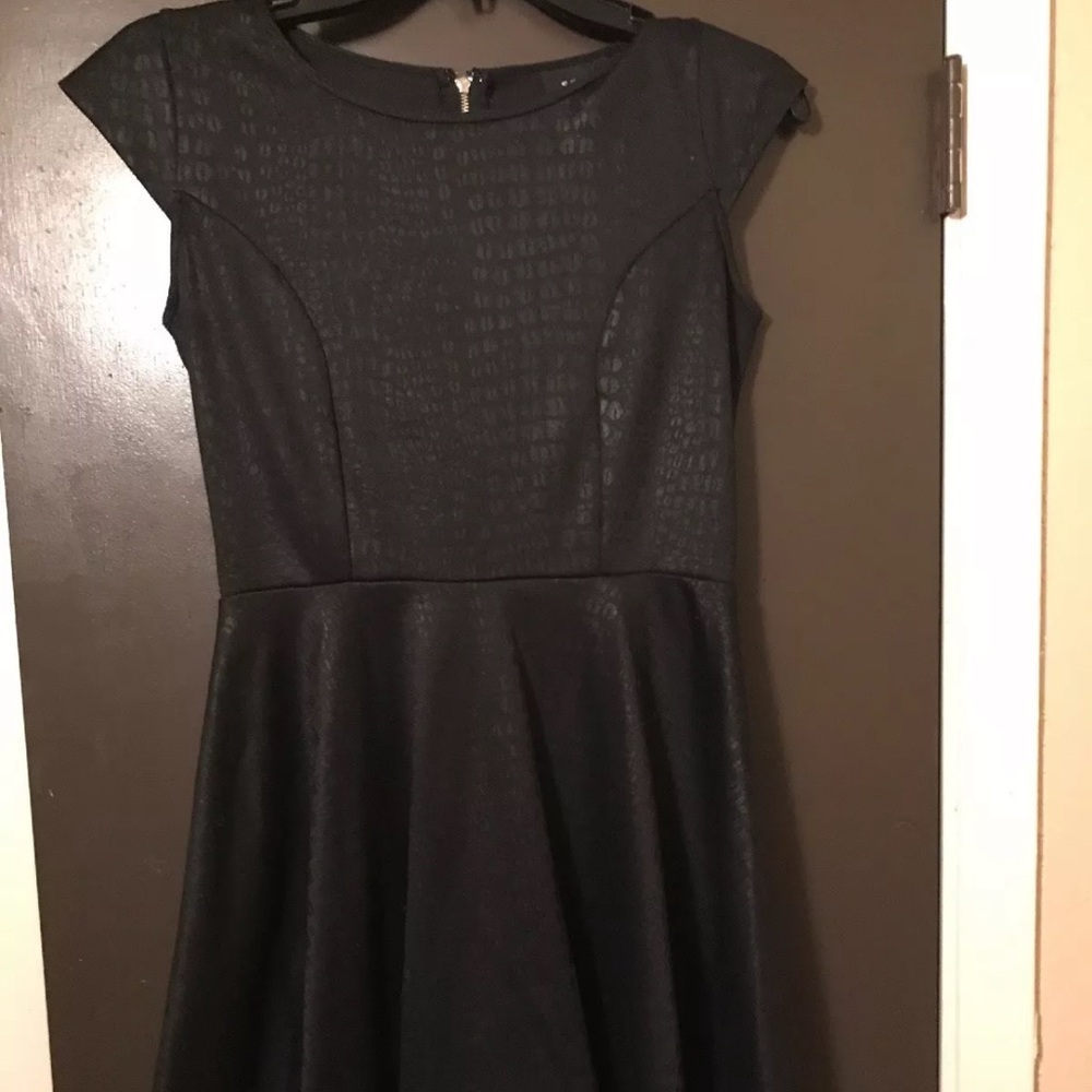 3/$20 Women's Dress By Snap Size Small S Black Animal Print Short Sleeve Zipper